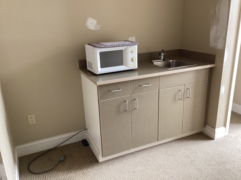 More Photos Of 271 Marsh Rd, Pittsford Office For Lease