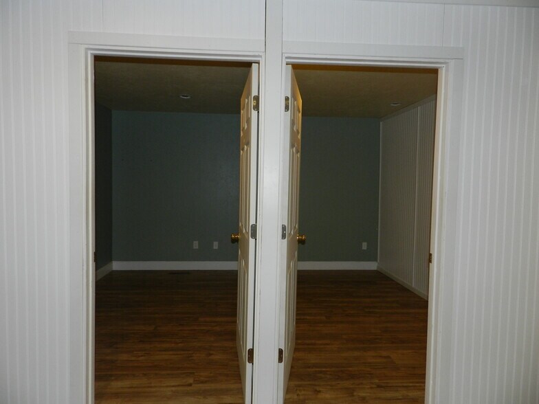 More Photos Of 1541 Ogden Rd, Montrose Medical For Lease