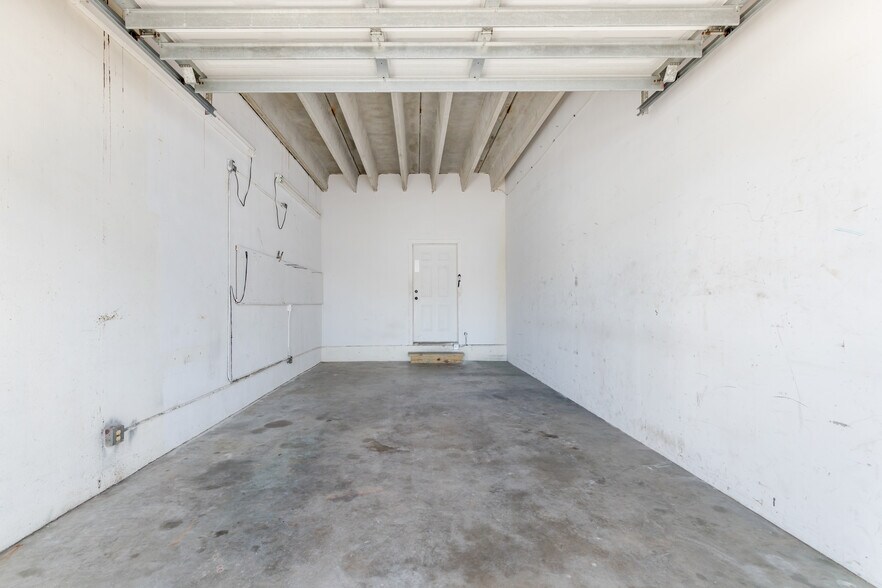 More Photos Of 1520 SE 46th Ln, Cape Coral Freestanding For Lease