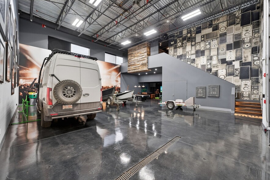More Photos Of 1750 120 Av NE, Calgary Warehouse For Sale