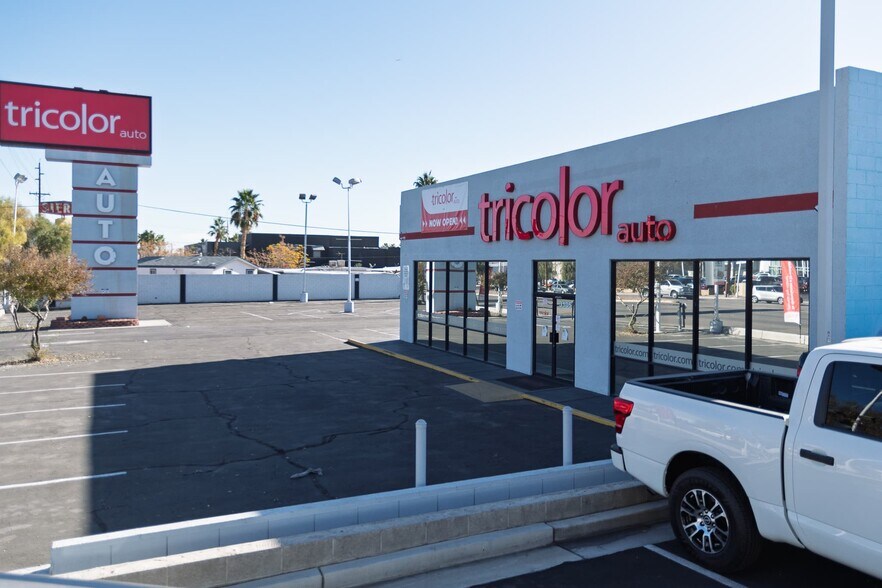 Primary Photo Of 3105 E Sahara Ave, Las Vegas Auto Repair For Lease