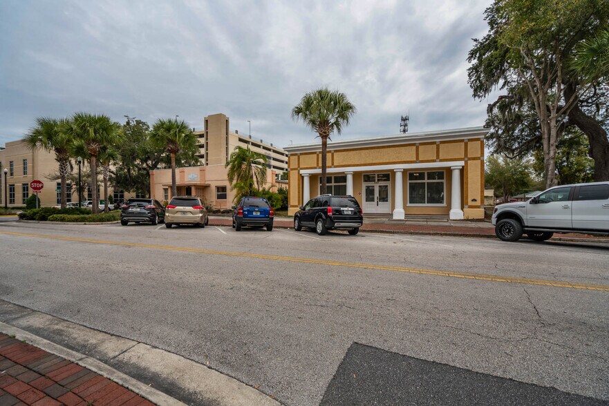 More Photos Of 220 W Main St, Tavares Office For Lease