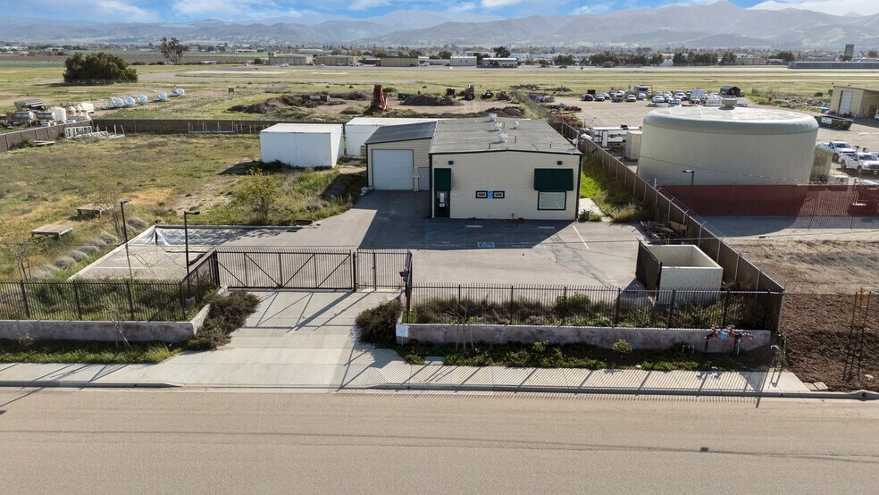More Photos Of 991 Industrial Way, King City Warehouse For Sale