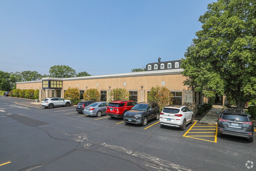 More Photos Of 7358-7360 N Lincoln Ave, Lincolnwood Coworking Space