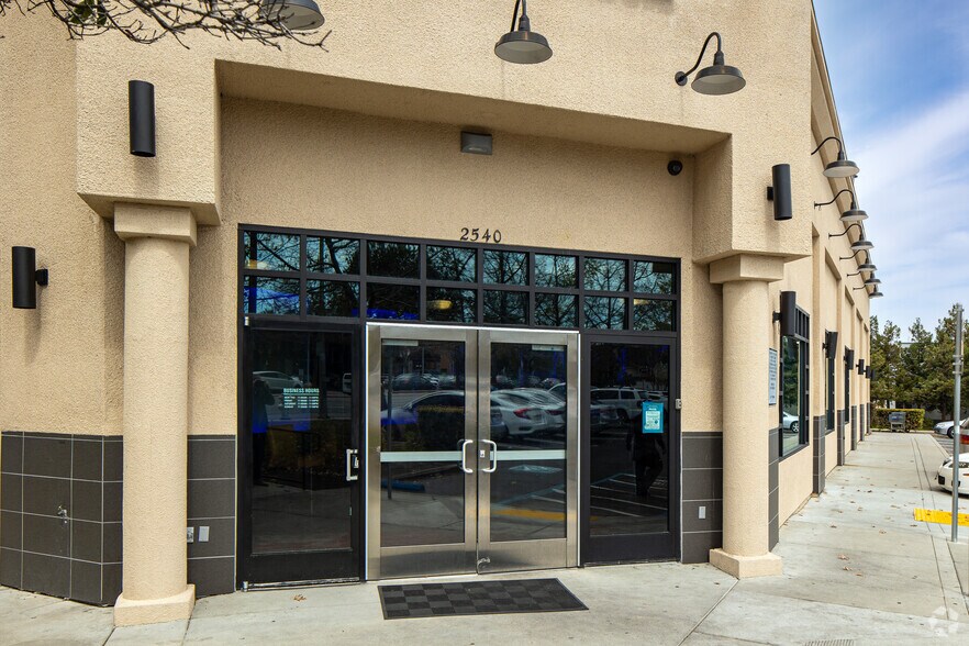 More Photos Of 2540 W El Camino Real, Mountain View Restaurant For Lease
