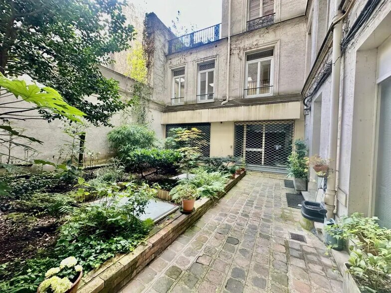 More Photos Of 50 Rue De Miromesnil, Paris Office For Sale
