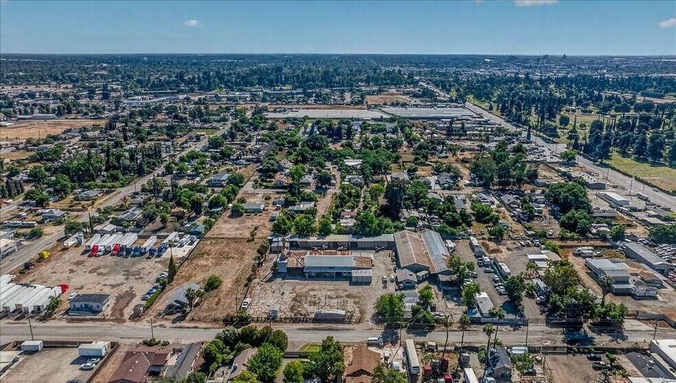 More Photos Of 708 N Pleasant Ave, Fresno Warehouse For Sale
