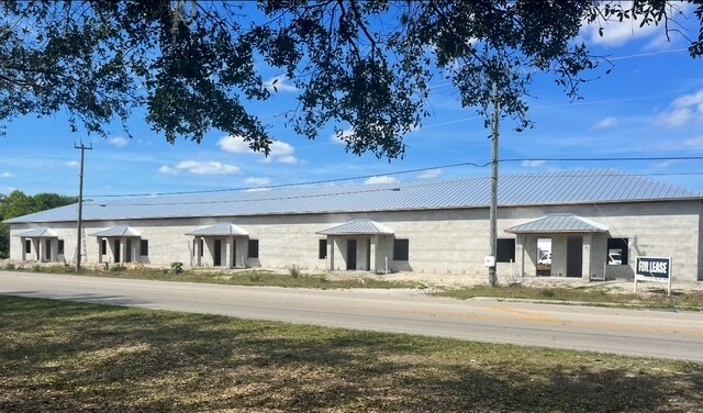 Primary Photo Of 990 Anvil cir, LaBelle Warehouse For Lease