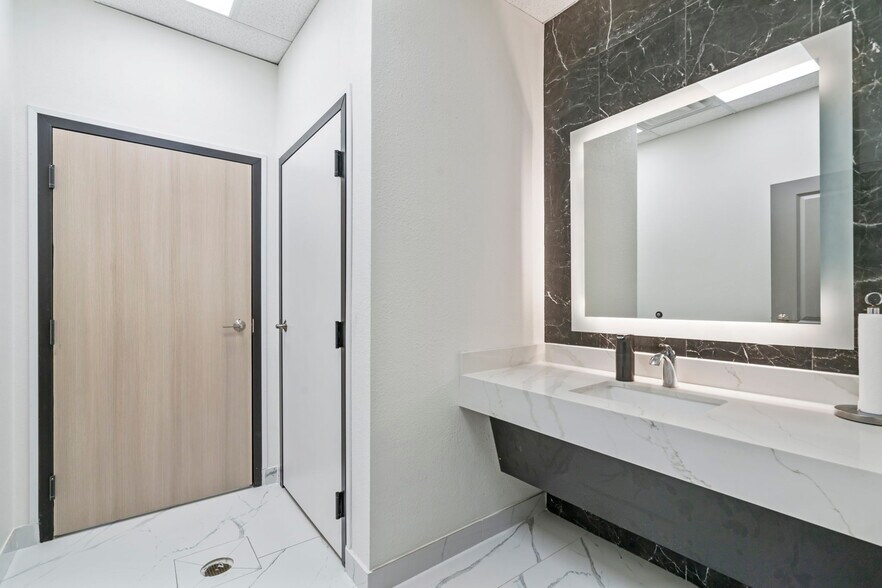 More Photos Of 3664 Walnut Bend Ln, Houston Office For Lease