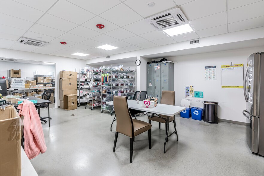 More Photos Of 1014 N Dixie Hwy, Lake Worth Beach Loft Creative Space For Sale