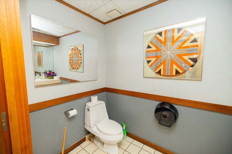 More Photos Of 1020 N Main St, Wichita Medical For Sale