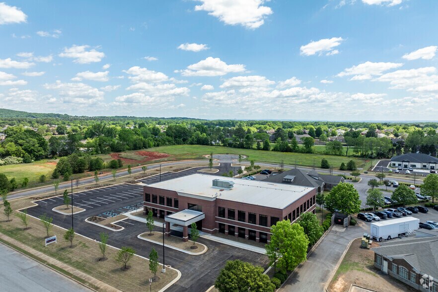 More Photos Of 8425 Wann Dr NW, Madison Medical For Lease