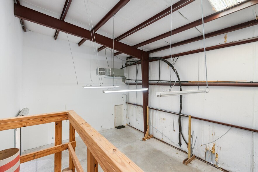 More Photos Of 26069 Springer Cemetary Rd, Hockley Flex For Sale