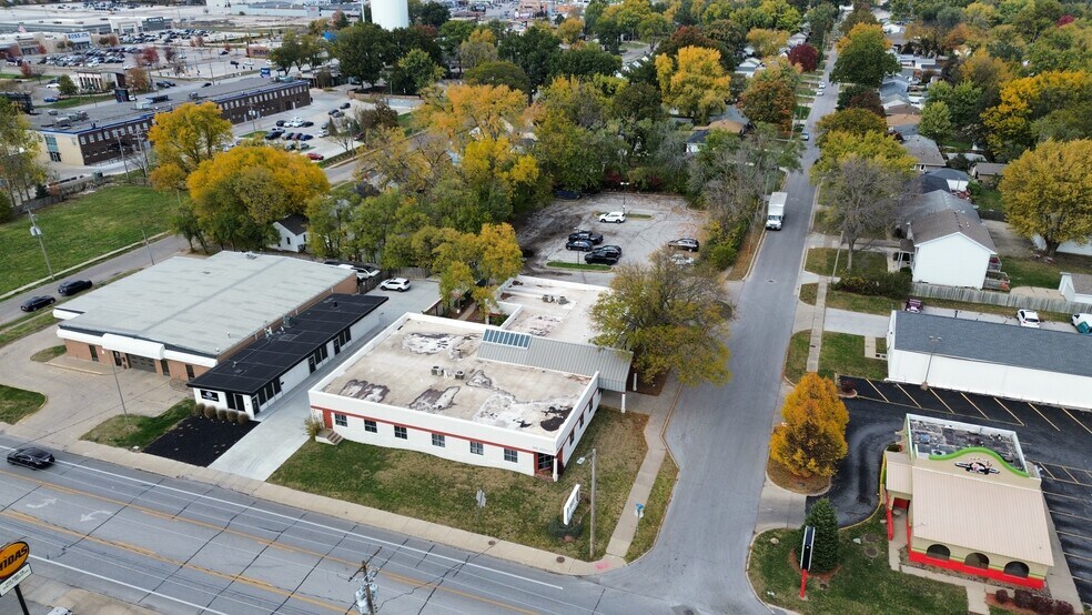 More Photos Of 5601 Douglas Ave, Des Moines Office For Sale