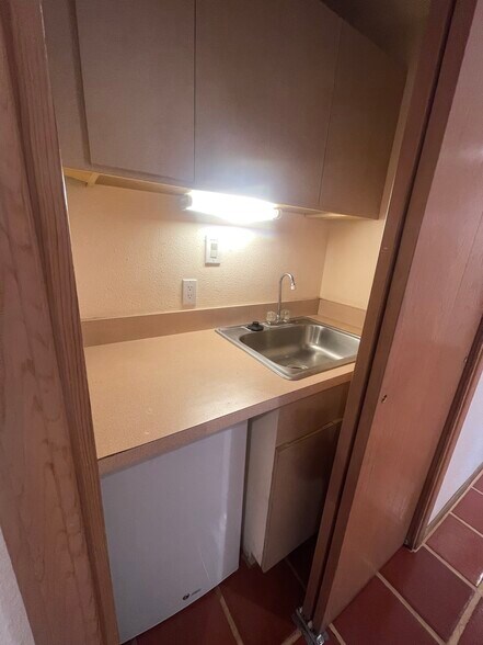 More Photos Of 1709 Girard Blvd NE, Albuquerque Medical For Lease