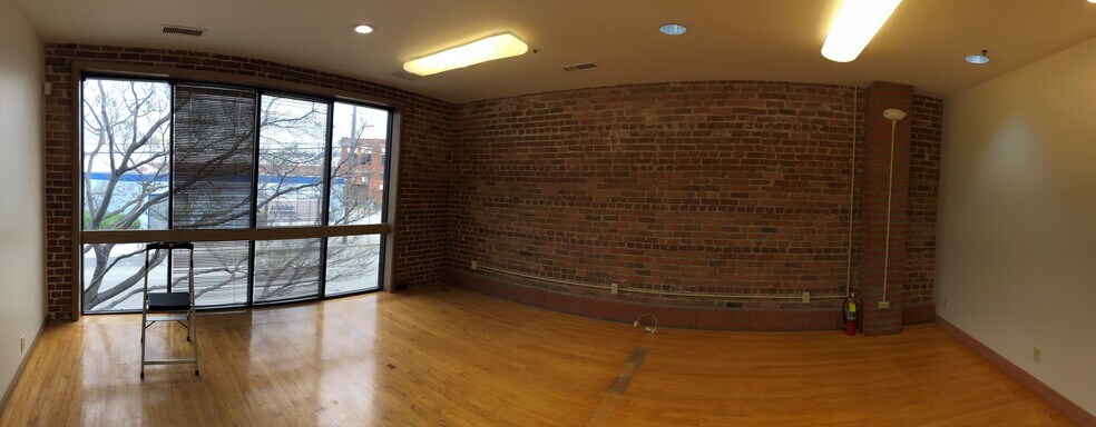 More Photos Of 2107 Livingston St, Oakland Warehouse For Lease