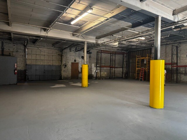 More Photos Of 551 Stewart Ave, Brooklyn Warehouse For Lease