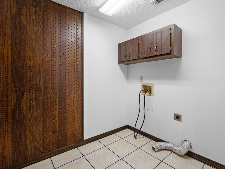 More Photos Of 6070 Minton Rd NW, Palm Bay Office For Sale