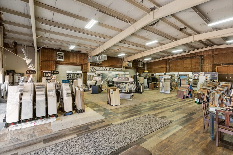 More Photos Of 2751 E Davis St, Conroe Freestanding For Sale