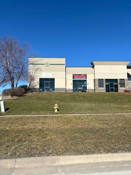 More Photos Of 1001-1007 Canal Shore Dr SW, Le Claire General Retail For Lease