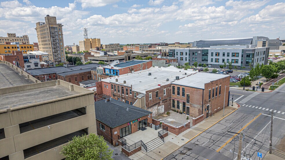 More Photos Of 318 E Walnut St, Evansville Storefront Retail Office For Lease