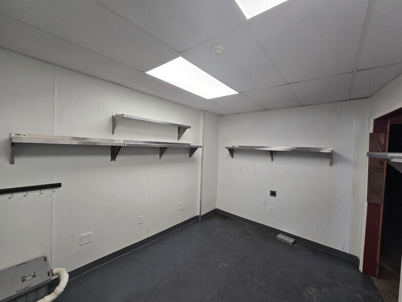 More Photos Of 4507 Lorain Ave, Cleveland Office For Lease