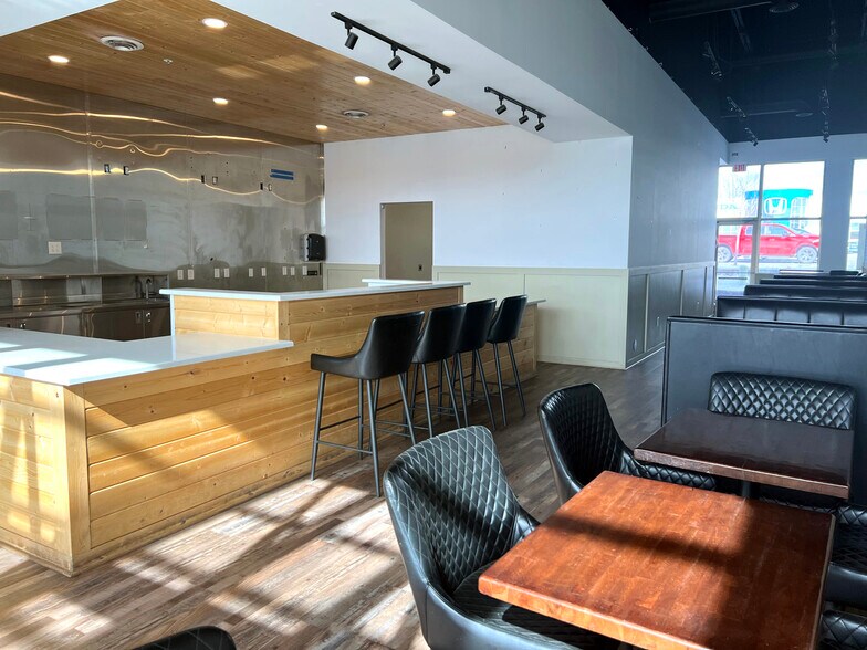 More Photos Of 160 E University Pky, Orem Unknown For Lease