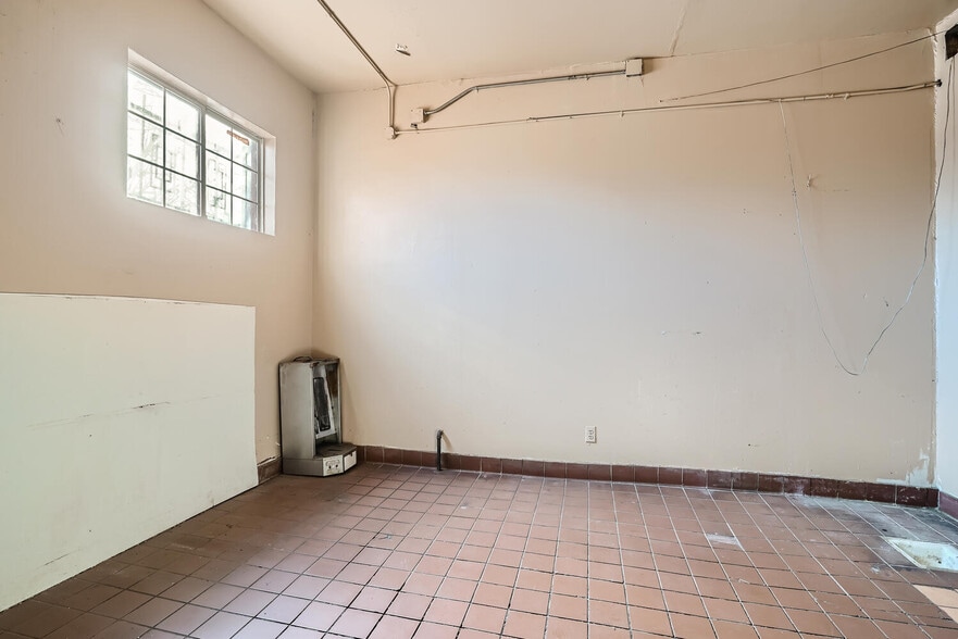 More Photos Of 3800 W Colfax Ave, Denver Restaurant For Sale