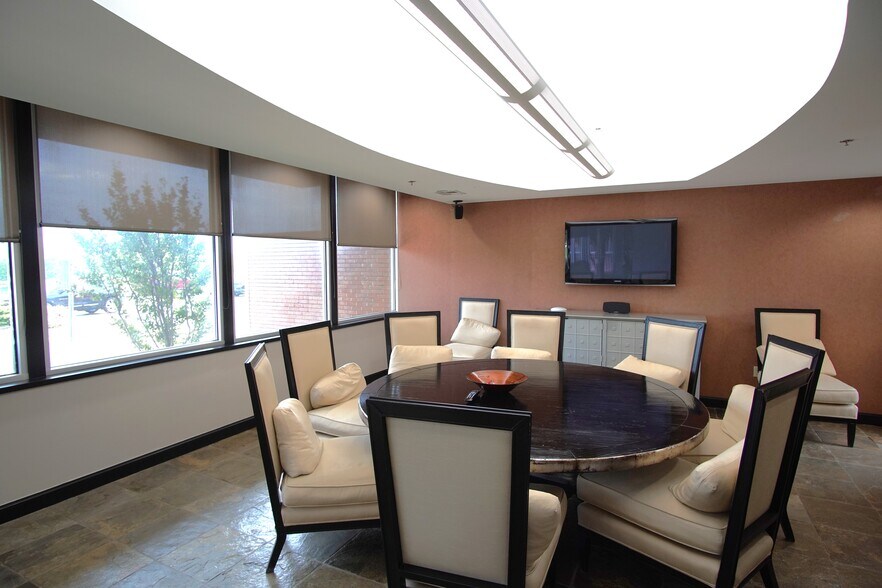 More Photos Of 521 W Wilshire Blvd, Oklahoma City Medical For Sale