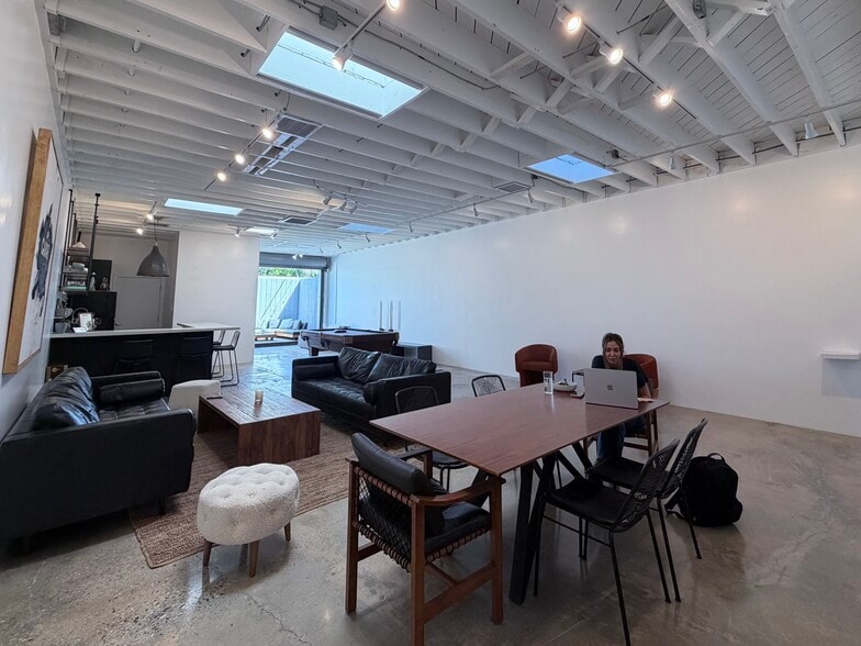 More Photos Of 720 Lincoln Blvd, Venice Office For Lease