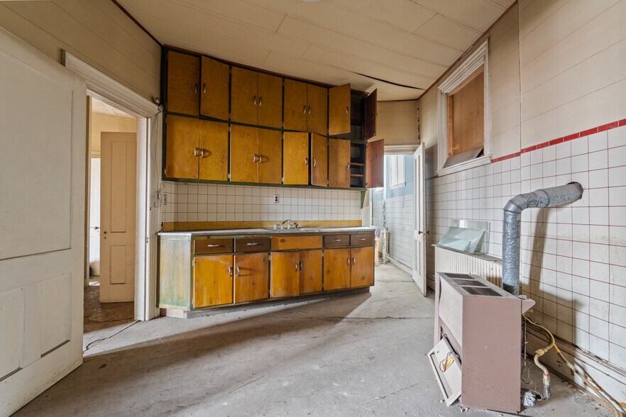 More Photos Of , Utica Unknown For Sale