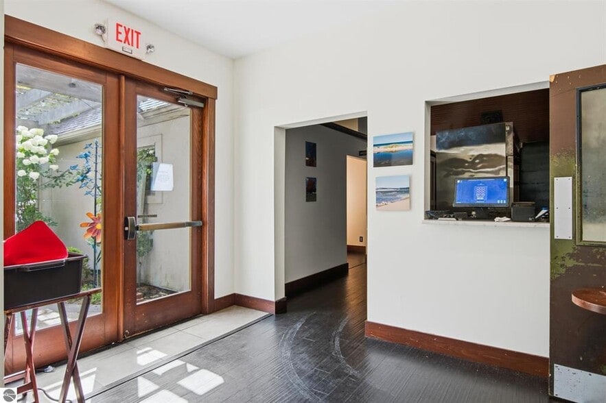 More Photos Of 104 W Main St, Lake Leelanau Restaurant For Sale