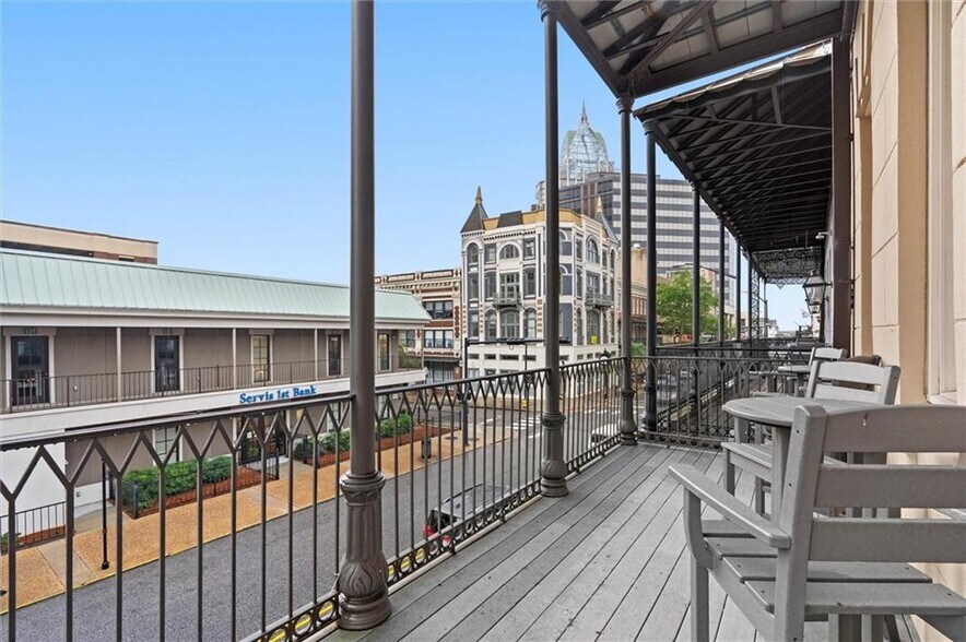 More Photos Of 7 N Royal St, Mobile Office For Sale