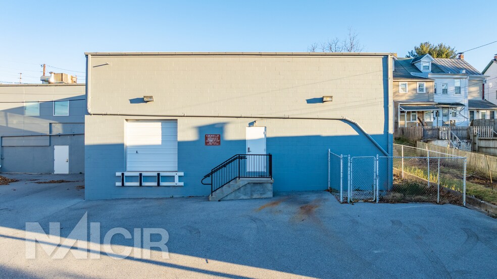 More Photos Of 400 W Lancaster Ave, Shillington Flex For Lease