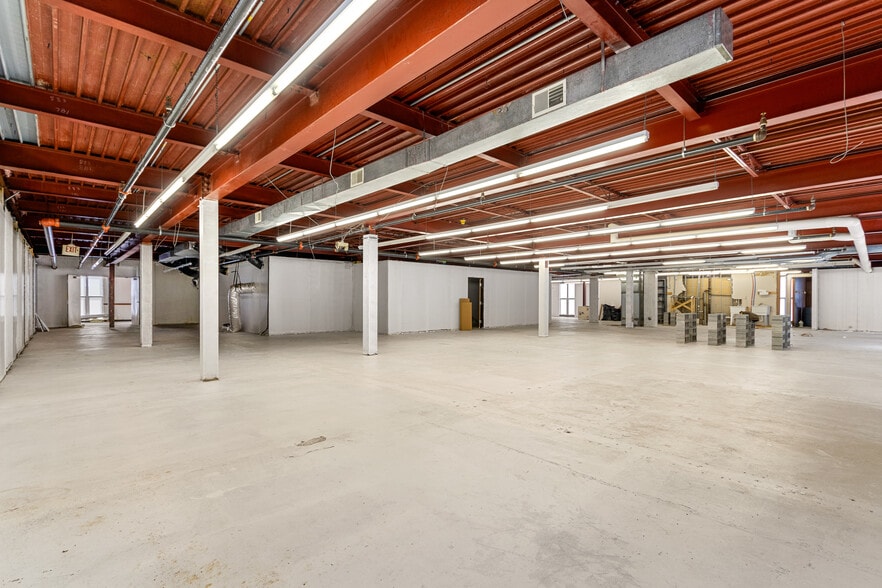 More Photos Of 20800 Greenfield Rd, Oak Park Medical For Sale