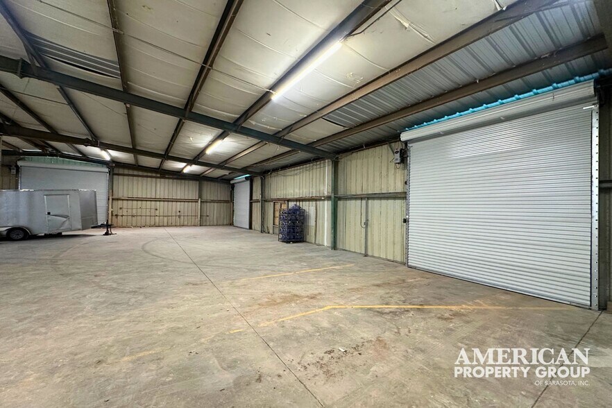 More Photos Of 6805 33rd St E, Sarasota Warehouse For Lease