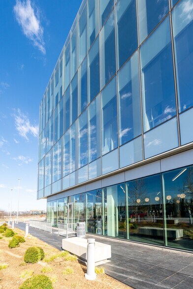 More Photos Of 4201 Rivers Edge Pky, Council Bluffs Office For Lease