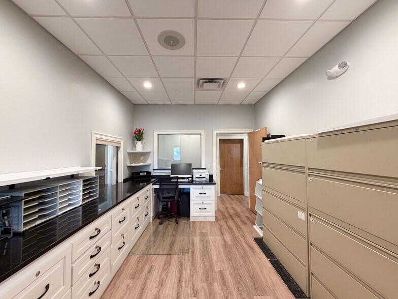 More Photos Of 200 Mountain Rd, Suffield Office For Lease