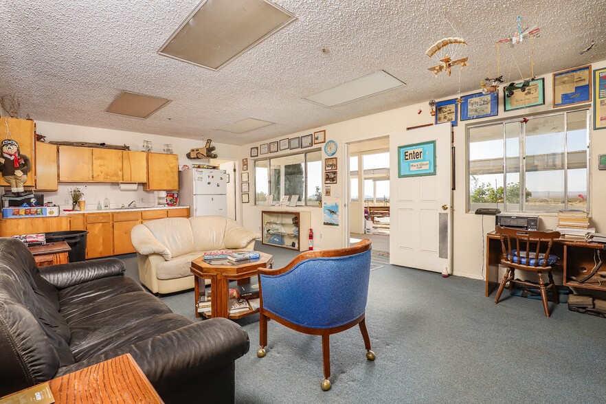 More Photos Of 34810 largo vista rd, Llano Airport For Sale