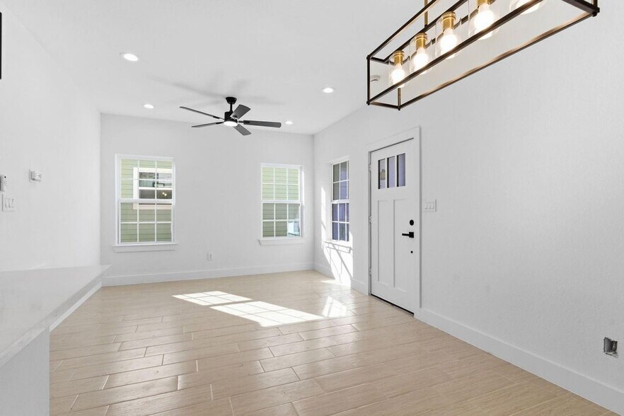 More Photos Of 428 Rhode Island st, Houston Apartments For Sale