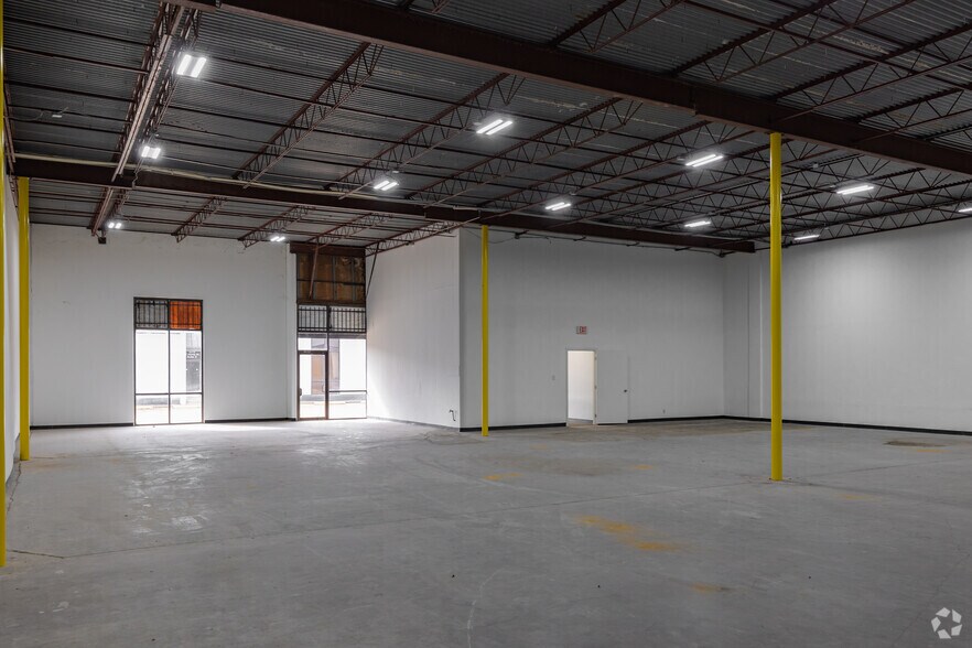 More Photos Of 15534 W Hardy Rd, Houston Unknown For Lease