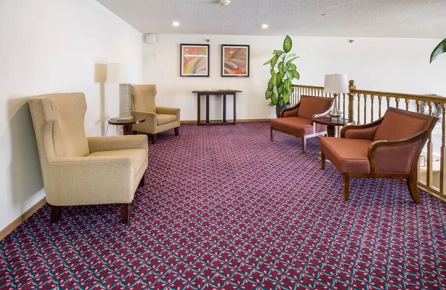 More Photos Of 117 Cody Ave, Alliance Hotel For Sale