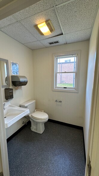 More Photos Of 16 Jan Sebastian Dr, Sandwich Office For Sale