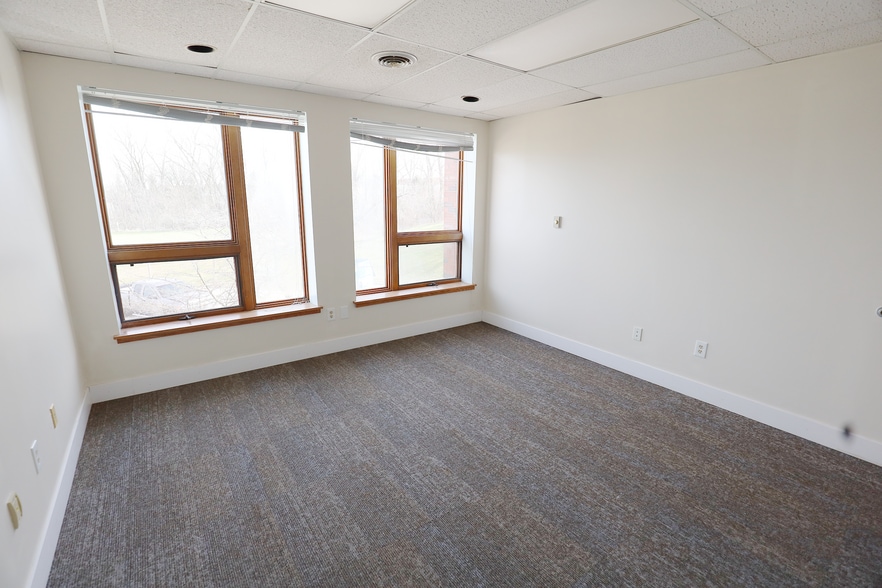 More Photos Of 1839 Pearl Rd, Brunswick Medical For Sale