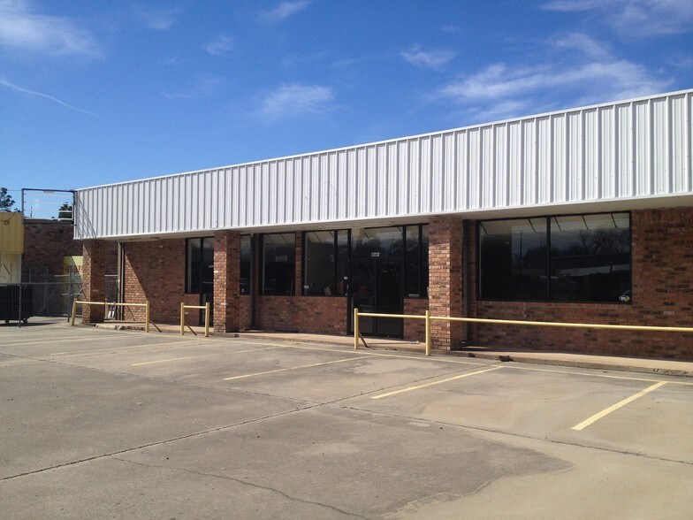 More Photos Of 23233 Snook Ln, Tomball Storefront Retail Office For Lease