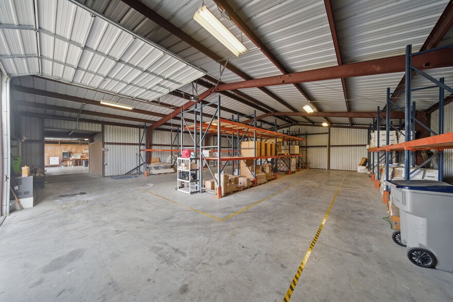 More Photos Of 421 Jones Rd, Highlands Warehouse For Lease