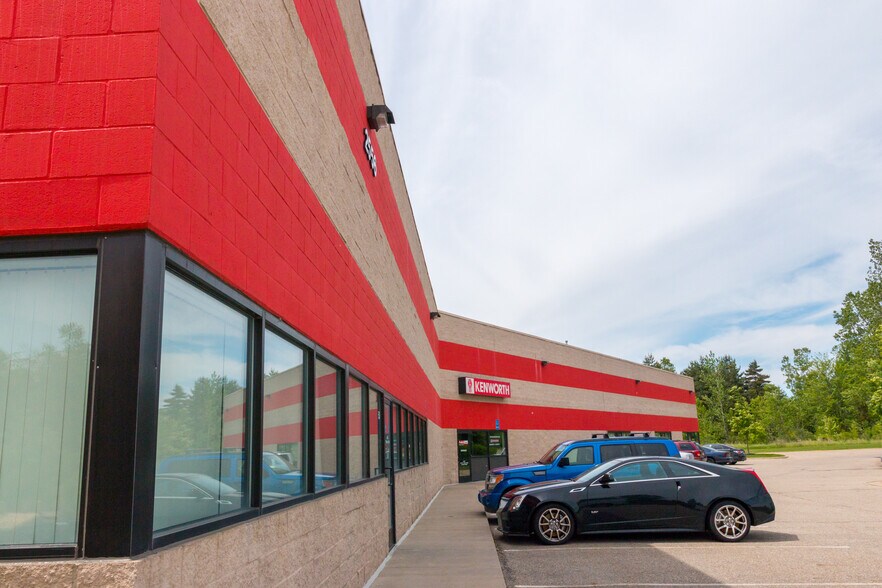 More Photos Of 2556 Alamo Dr, Lansing Warehouse For Lease