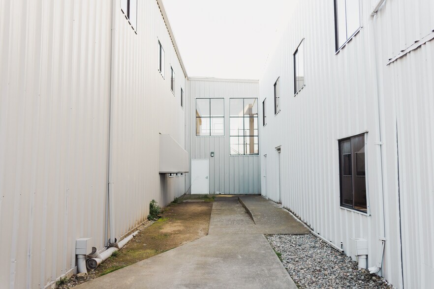 More Photos Of 17825 59th Ave NE, Arlington Flex For Lease