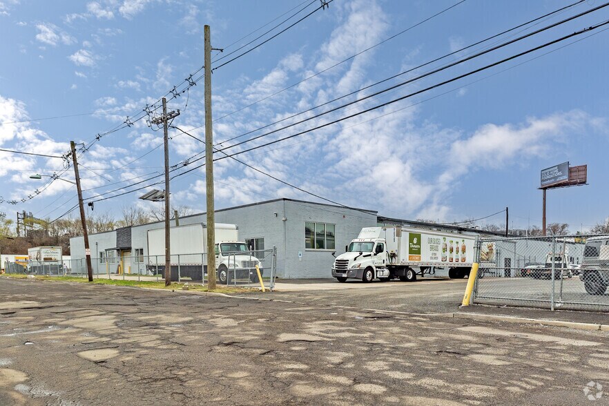 More Photos Of 215 S Newman St, Hackensack Warehouse For Lease