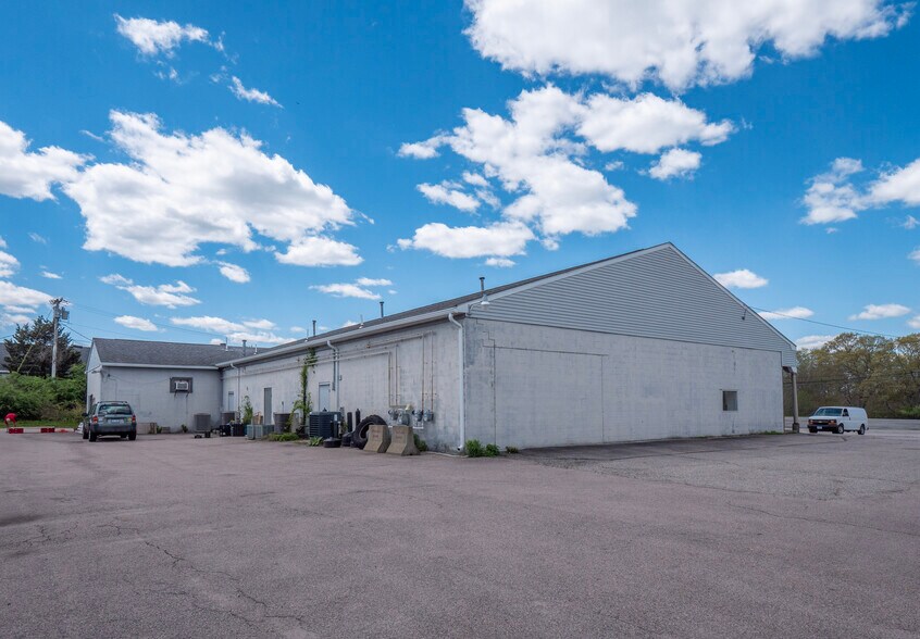 More Photos Of 250 S County Trl, Exeter Freestanding For Sale